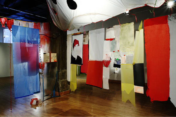 RED THREADS, installation, mareike lee