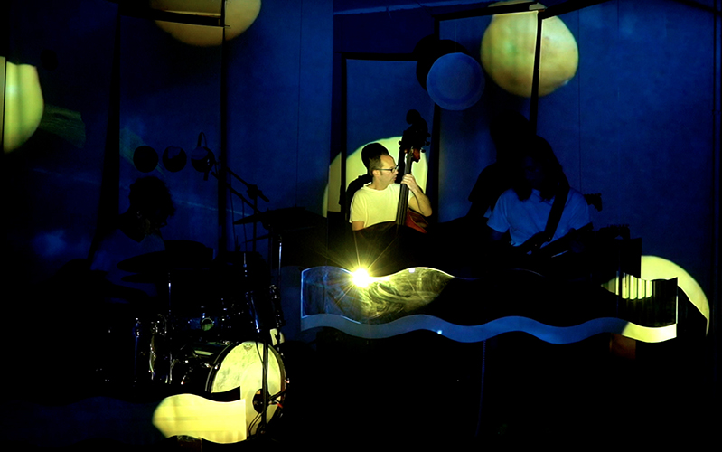 Mareike Lee + Marc Sabat, HANDS to MOUTHS, video installation